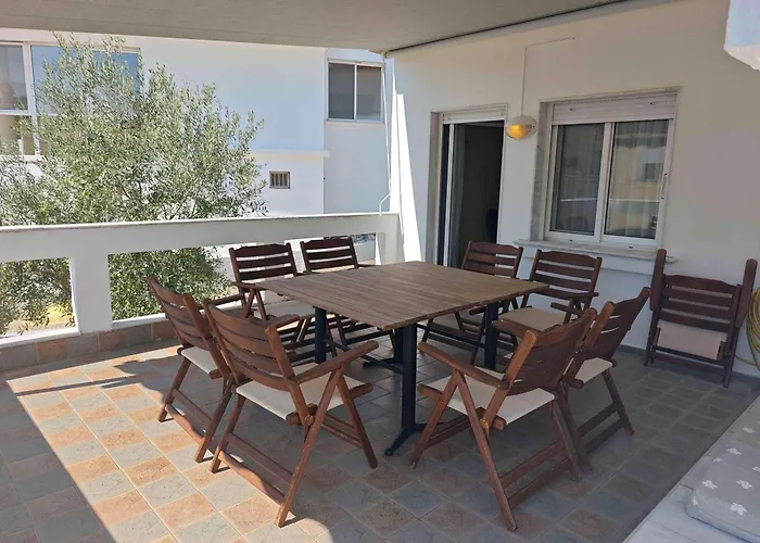 Sithonia Lodge