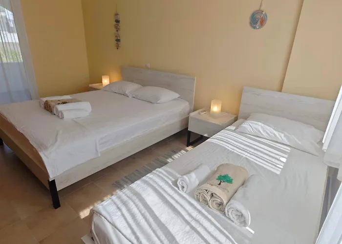 Sithonia Lodge